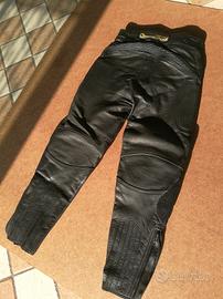 Guanti invernali e pantaloni moto in pelle