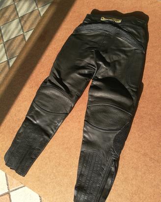 Guanti invernali e pantaloni moto in pelle