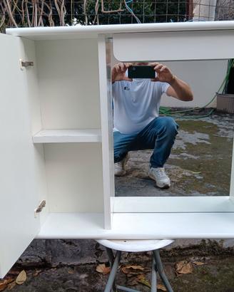 Specchio con anta bagno