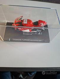 Modellino Yamaha YZR500 Max Biaggi 2001 – Scala 1: