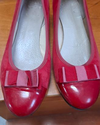 Ballerine/décolleté pelle rossa scamosciata 
