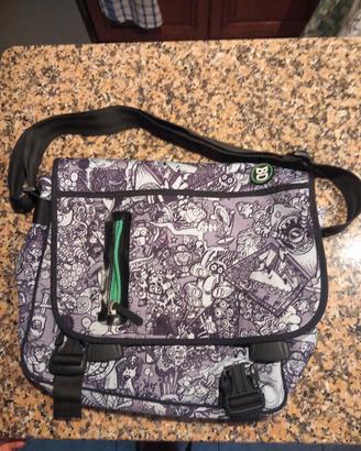 borsa/zaino bastarti dentro 