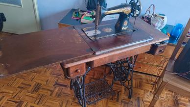 Macchina da cucire d'epoca Singer