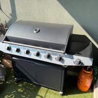 barbecue a gas praticamente nuovo