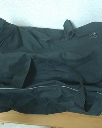 Borsone adidas molto capiente