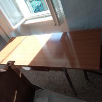 Tavolo vintage in formica