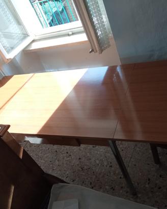Tavolo vintage in formica