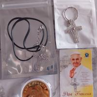 Moneta,collana,o portachiavi a tema Papa Francesco