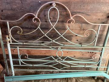 Letto in metallo verniciato