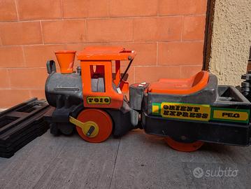 trenino elettrico pegperego con rotaie