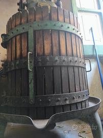Torchio idraulico d'epoca
