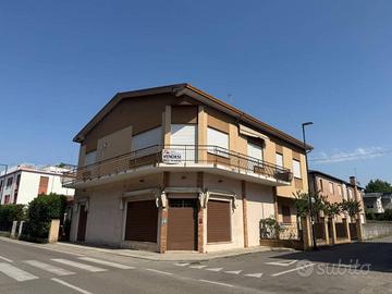 Casa indipendente di 478 m² con più di 5 locali e 