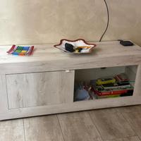 Set di mobili in legno bianco