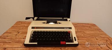 macchina da scrivere Olympia de Luxe anni '70 