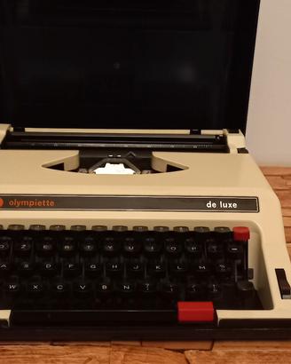 macchina da scrivere Olympia de Luxe anni '70 