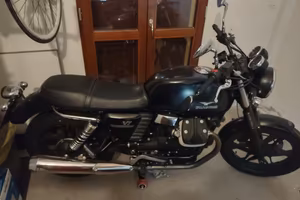 moto guzzi V7 stone 2013