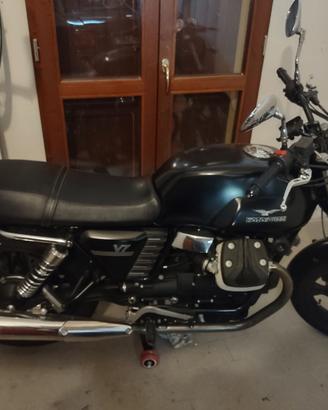 moto guzzi V7 stone 2013