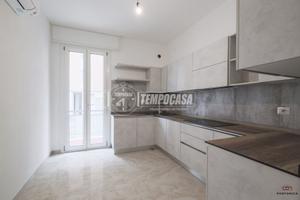 APPARTAMENTO RISTRUTTURATO CON 3 CAMERE DA LETTO E