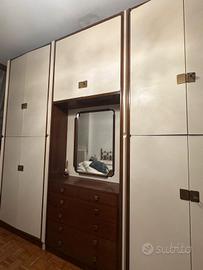 Armadio vintage anni '70 con specchio e cassettier