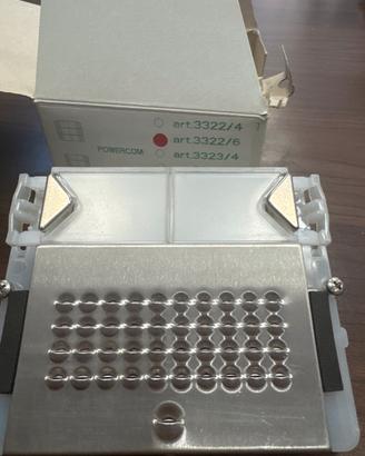 Comelit  pulsantiera. 2 posti 3320/2