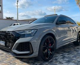 Audi RS Q8 4.0 TFSI 600CV tiptronic mhev quattro