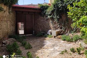 Rudere di casa indipendente a corte con giardino