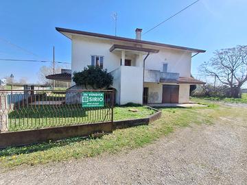 Ampia casa indipendente bicamere con magazzino ...