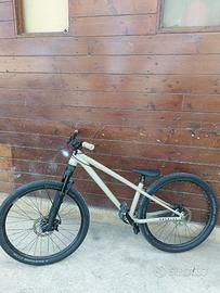 COMMENCAL ABSOLUT 2023