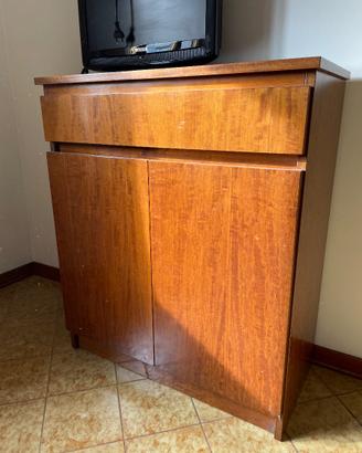 Mobile tv in legno