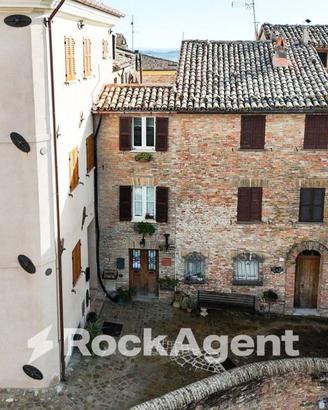 CASA A SCHIERA A MONDAVIO- BORGO MEDIEVALE