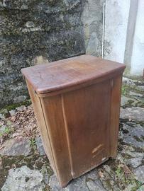 Macchina da cucire antica Singer con mobile