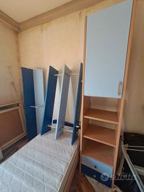 Letto singolo con mensole e libreria 