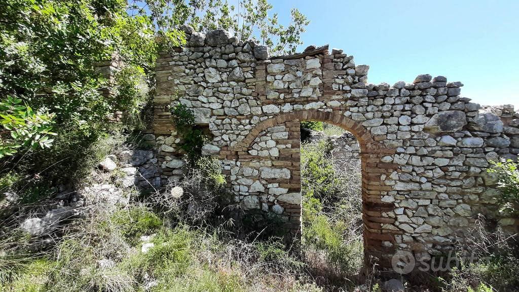 Rustico / Casale di 239 m² a Campello sul Clitunno - Vista 2