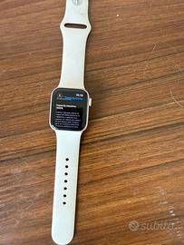 Apple watch SE 3 40 mm Starlight pari al nuovo