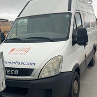 Iveco daily furgonato con gancio traino