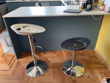 Coppia di sgabelli da bar/cucina regolabili