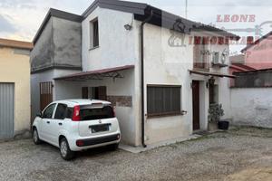 Villa di 50 m² con 2 locali a Albuzzano