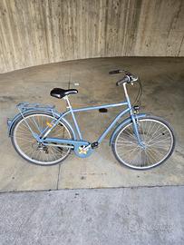 bicicletta casco catena e pompa