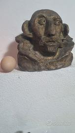 statua raffigurante  Luciano Ligabue