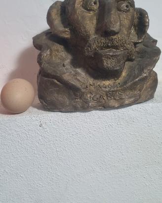 statua raffigurante  Luciano Ligabue