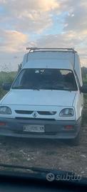 Renault Express 1.9 d come pezxi di ricambio.