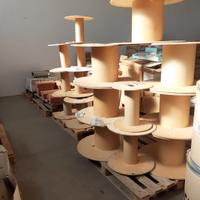 Bobine in legno con cilindro in cartone 