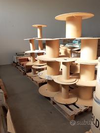 Bobine in legno con cilindro in cartone 