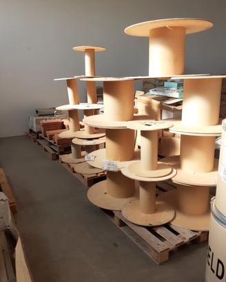 Bobine in legno con cilindro in cartone 