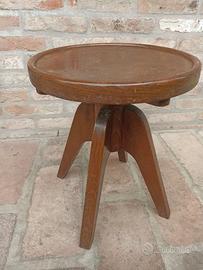 sgabello in legno vintage