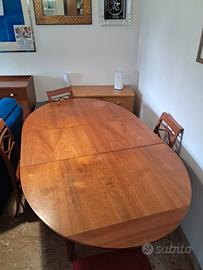Tavolo ovale allungabile in legno + 4 sedie 