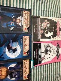3 libri Vampiretto e 2 libri Isadora Moon
