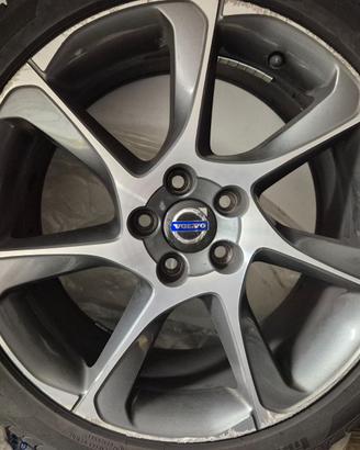 cerchi VOLVO con gomme al50%