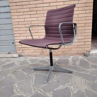 Poltrona girevole Charles Eames per Herman Miller 