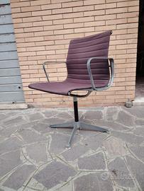Poltrona girevole Charles Eames per Herman Miller 